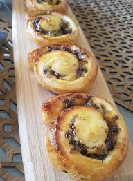 Mini Escargots A La Creme Patissiere Et Aux Pepites De Chocolat Que Cuisine Pepite Chocolat Patissiere Creme Patissiere