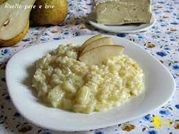 Questa ricetta è molto sofisticata e non adatta a quelli che sono più tradizionali. Risotto Pere E Formaggio Brie Ricetta Raffinata