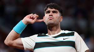 Titelverdediger Alcaraz voorkomt nachtwerk en haalt achtste finale Roland  Garros | Tennis | NU.nl