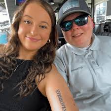 Tonight, I had the pleasure of attending a special soft opening for Hank's,  Hanks Bar & Grill the newest addition to Uptown Columbus. Located in the  historic building that once housed the