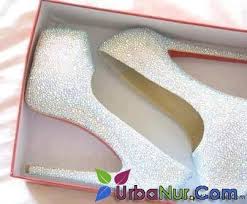 Inci Ve Tasli Gelin Ayakkabilari Tasli Gelin Ayakkabi Modelleri 19 Moda Kiyafet Modelleri Bayan Prom Heels Louis Vuitton Shoes Heels Silver Sparkly Shoes