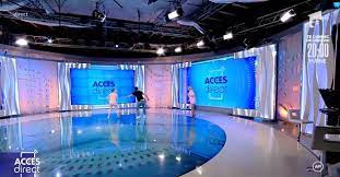 A antena 1 tem uma programação generaliza e ecléctica, onde o serviço público é o principal objectivo. Prezentatoarea Emisiunii Acces Direct De La Antena 1 AtacatÄƒ In Platou De O Femeie DezbrÄƒcatÄƒ Cu O CÄƒrÄƒmidÄƒ Emisiunea A Fost AmendatÄƒ In Dese Randuri Pentru Derapaje È™i Intruziune In ViaÈ›a PersonalÄƒ