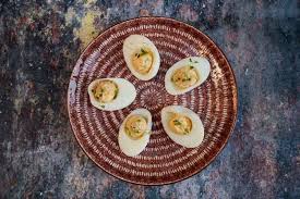 Of het nu om een feestje, een toevoeging/versiering van een salade, een koud buffet pasen of kerst gaat: Recept Gevulde Eieren Van Mijn Moeder I Love Food Wine