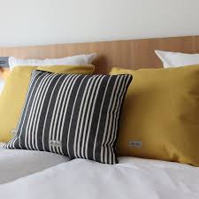 La Maison Jean Vier Decore L Interieur De L Hotel Koegui En 2020 Housse De Coussin Maison Housses