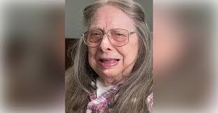 Sarah Crook's Instagram, Twitter & Facebook