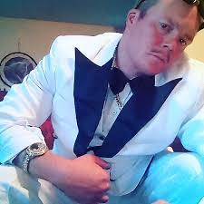 Aaron Guise's Instagram, Twitter & Facebook