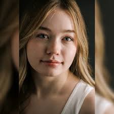 Blue eyes, freckles, simple style, and great light...what more can you ask  for?! Let Sarah know what you think, everybody!!!