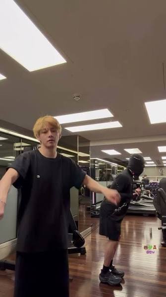 😩….Jungkook and Taehyung talked about the people who might bother them at  the gym: Don't come! We want to train in peace. Only come when you're going  to train. Sometimes they don't