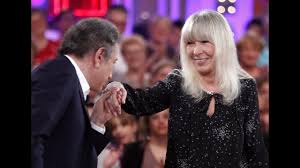 L'indéboulonnable animateur n'est pas peu fier michel drucker décrit une femme timide, écrasée par un mari cyclope, qui ne manquait pas l'une de ses émissions et n'hésitait pas à critiquer sa. Michel Drucker Qui Est Sa Femme Dany Saval Youtube