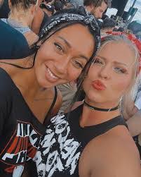 Sarah Lamay's Instagram, Twitter & Facebook