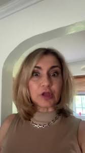 Te invitamos a ver el #cortometraje #elena, dirigido por #albertbernal un  corto lleno de esperanza. @coronelx @yoly24_coach_  https://youtu.be/qY9nh2lFgTY?si=8Cu2wreakBDyVzQW