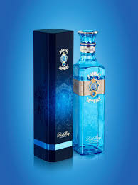 Bombay Sapphire Distillery Le Box 2bbottle 34 Blue Rgb Jpg 1200 1600 Bombay Sapphire Bottle Design Alcohol Packaging