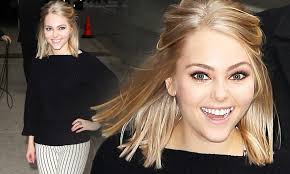AnnaSophia Robb does Carrie proud by wearing the latest trend... right down  to her phone