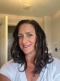 Could you do a different background setting please ?