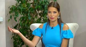 İbrahim tatlıses'in sunumuyla ekrana gelen i̇bo show'un konuklarından biri olan simge sağın'ın hayatı merak konusu. Simge Sagin Kimdir Kac Yasinda