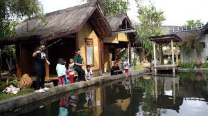 Kolam Pemancingan Picture Of Kampung Sumber Alam Garut Tripadvisor