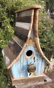 Pin Von Tamara Grosjean Auf Vogelhaus Dekorative Vogelhauser Vogelhaus Vogelhaus Ideen