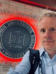 Carl Arch's Instagram, Twitter & Facebook