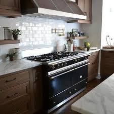 Choose a solid colour backsplash to go with your granite. Maple Cabinets Design Ideas