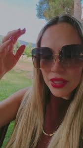 Nelly Parra-Ra Ra Ra (@nellyparrararara)