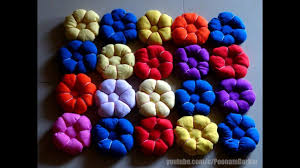 Flores Con Retazos De Tela Diy Beautiful Door Mat From Old Clothes Floor Mat With Puff Flowers Door Mat Diy Diy With Old Clothes Fabric Ornaments