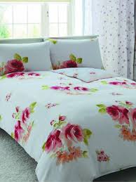 Elegante Bettwasche Fur Eine Blumige Atmosphare Im Schlafzimmer Schone Bettwasche Bettwasche Rosen Einrichtungsideen Schlafzimmer