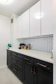 Stacked white shaker cabinets are fixed against a white subway tiled backsplash finished with light gray grout. 4 Pro Tips For Choosing Grout Color Read Before Remodeling