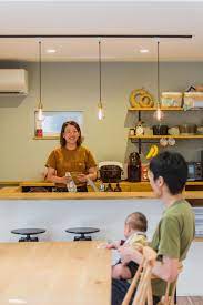 家族との会話が弾む対面式キッチン ルポハウス 設計事務所 工務店 設計士 注文住宅 デザイン住宅 自由設計 マイホーム お家 新築 家づくり 間取り 施工事例 滋賀 おしゃれな家 インテリア キッチン 対面式キッチン 照明 カフェスタイル キッチン