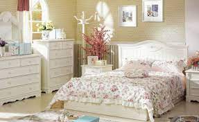 Le tecniche decorative dello shabby si prestano molto bene ad evidenziare delicatamente i decori. Le Idee Piu Attraenti Per La Camera Da Letto Provenzale