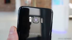 Zrobisz też niebywale ostre zdjęcia, zarówno aparatem głównym jak i selfie. Samsung Galaxy S8 Color Comparison Android Authority