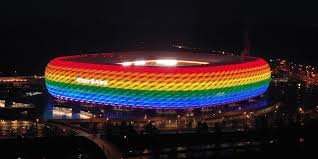 The allianz arena has a total capacity of 69,901 with standing and 66,000 seats (including executive boxes and business seats). Xhfhd1ohdufrm