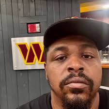 This is real love baby, I still think you're sexy in your moo moo & bonnet  😏😂 #relatable #marriedlife #funnycouples