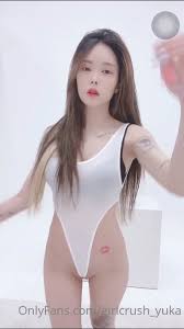 LPL前職業選手WE大舅子前妻【金提莫】公開售賣SEX大尺度資源~身材爆炸奶頭夠粉~超誘人(2)