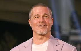 Brad Pitt a « raté le coche » d'une expérience homosexuelle… Orlando Bloom  et Katy Perry auraient rompu…