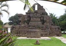 Candi jago merupakan salah satu wisata bersejarah yang berlokasi di kawasan tumpang tepatnya di desa jago, kecamatan tumpang, kabupaten malang atau sekitar 22 km dari arah timur pusat kota. Candi Makam Wongterik