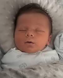 Cute unaware photo 🥰 Can I get a ❤️