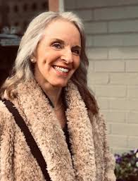 Marilyn Diamond, Who Wrote a Blockbuster Diet Book, Dies at 81