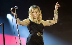 Take a look at these stunning engagement rings! Listen To Miley Cyrus New Ep She Is Coming