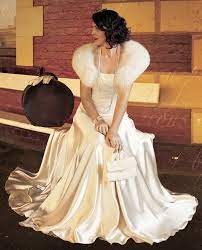 Oldhollywoodstylebride Vintageweddings Vintagebridalfurs Furstole Luxurywedding S Old Hollywood Wedding Glamourous Wedding Dress Hollywood Glamour Wedding
