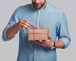 Iubita, prietana au colega ta de 30 de ani pune mai mult accent pe calitate, atat in cea ce priveste cadourile primite cat si cele oferite de catrea ea. ProcedurÄ Cheekbone Pe De AltÄ Parte Idei Cadouri Femeie 30 Ani Justan Net