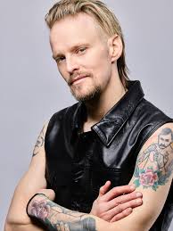 New music in the works! Feels so damn good to be back in the creative zone  again. Can't wait for you to hear the new stuff!! Photo:  @christianschneiderphoto #new #music #erikgronwall #rock