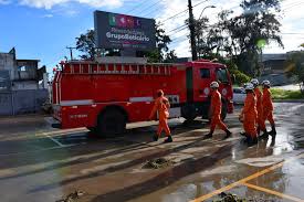 Operação de Resgate | bombeiros fazem buscas por mulher levada pela enxurrada em Vitória da Conquista