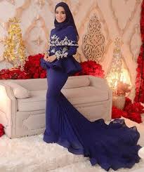 Setelah satu tahun berpacaran, keduanya selangkah semakin dekat menuju pelaminan. 35 Trend Terbaru Baju Tunangan Dress Lamaz Morradean