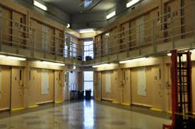 Перевод слова confinement, американское и британское произношение, транскрипция, словосочетания, примеры использования. He Died By Suicide In Solitary Confinement Now The State Will Pay 500 000 In Settlement Nw News Network