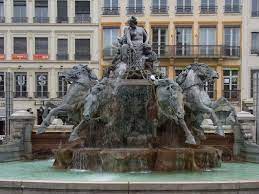 Etwa bei einem spaziergang durch die altstadt oder mit dem fahrrad. Lyon Sehenswurdigkeiten Stadte Lyon Goruma