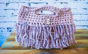 Los bolsos de trapillo son muy útiles. Planeta Virtual Bolso De Trapillo Con Asas Y Flecos