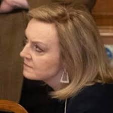 I'm Liz Truss* (*I'm not) على X: "Liz Truss here! One of my gay fans (im a  Gay Icon you know) has told me I'm like a young Mavis Reilly. Im not