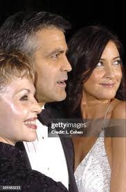 Nina Warren's Instagram, Twitter & Facebook