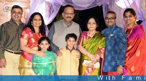 Two days after his demise, the singer's son sp charan took to social media and shared a video to. Spb à®¯ à®© à®• à®Ÿ à®® à®ªà®® Sp Balasubrahmanyam Family Photos With Wife Daughter Son Parents Sisters Video Dailymotion