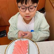 只愿你健健康康，开开心心的成长。Happy Birthday Ethan!! 🎂🍭🍦🍟🍕🌭🥳🥳🥳